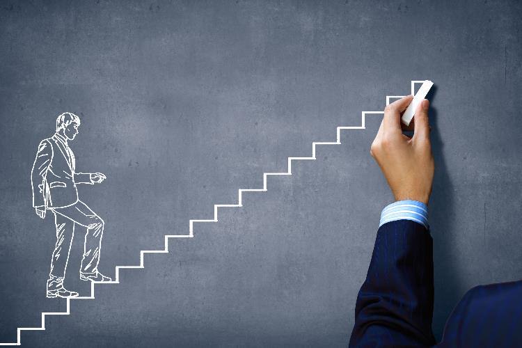 با بررسی گذشته، آینده روشن تری برای کسب و کار خود بسازید